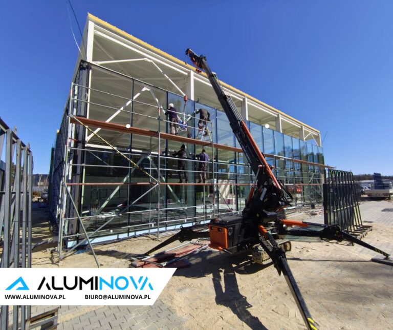 aluminova fasada salon samochodowy